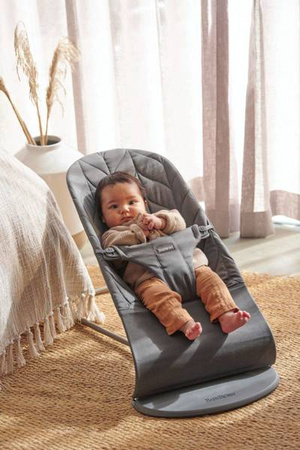 BABYBJORN - leżaczek BLISS COTTON, Petal Quilt, Antracyt + Zabawka Googly Eyes Black and White